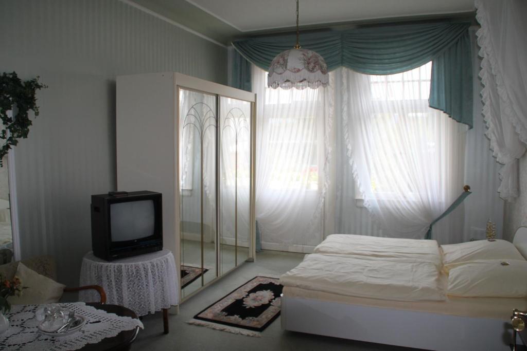 Hotel Villa Konigin Luise Bad Pyrmont Chambre photo